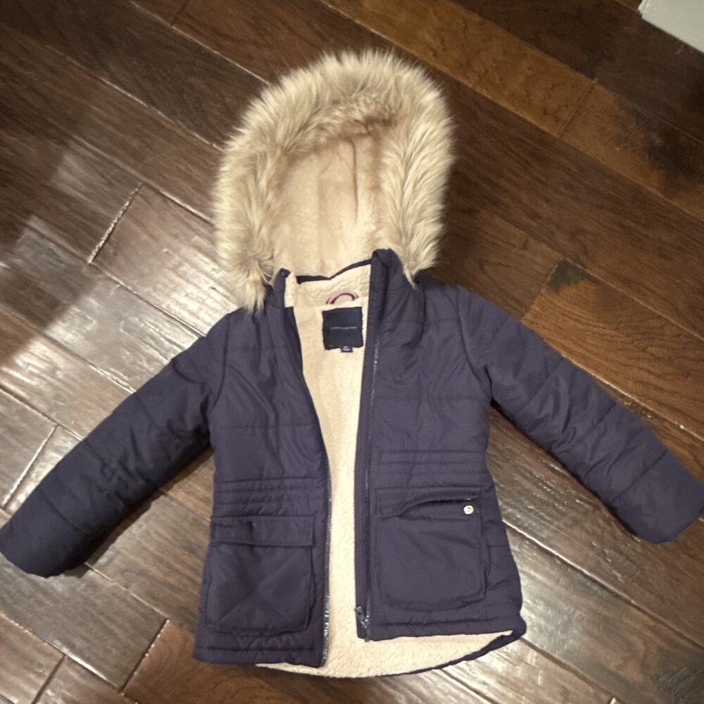 Tommy Hilfiger Girls/youth Size 6 Blue Hooded Lined Puffer Jacket Fur hood